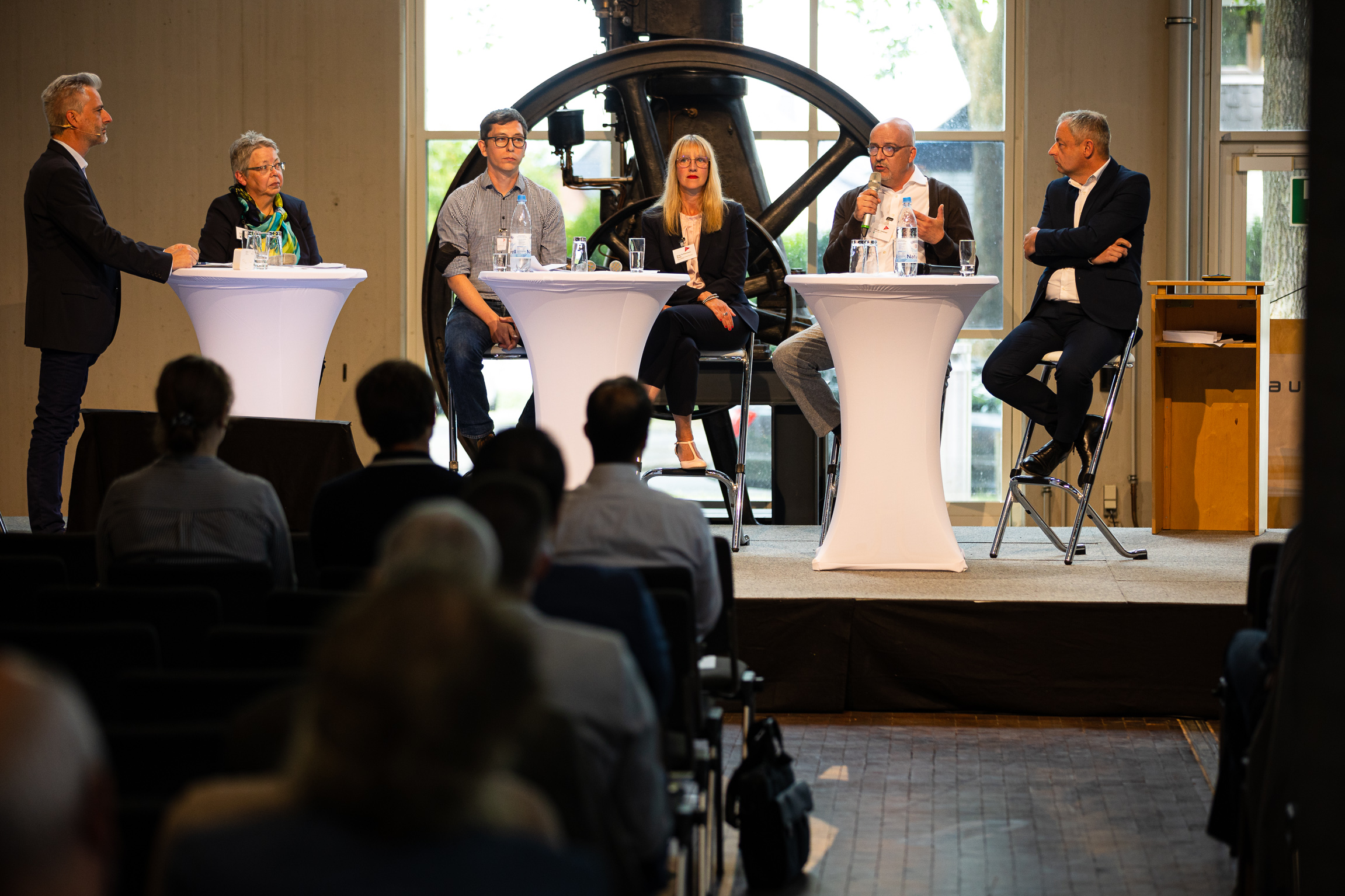 Talk II „Interaktionsarbeit: wie praktisch!?“ – Podiumsgespräch Talk II „Interaktionsarbeit: wie praktisch!?“ – Podiumsgespräch