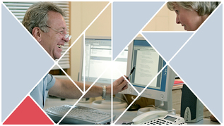 verweist auf: Interaktionsarbeit im Fokus – Arbeitsbedingungen in einem heterogenen Forschungsfeld (Quelle: Uwe Völkner, Fotoagentur FOX) Kollegin und Kollege diskutieren Dokument im Büro (verweist auf: Interaktionsarbeit im Fokus – Arbeitsbedingungen in einem heterogenen Forschungsfeld)